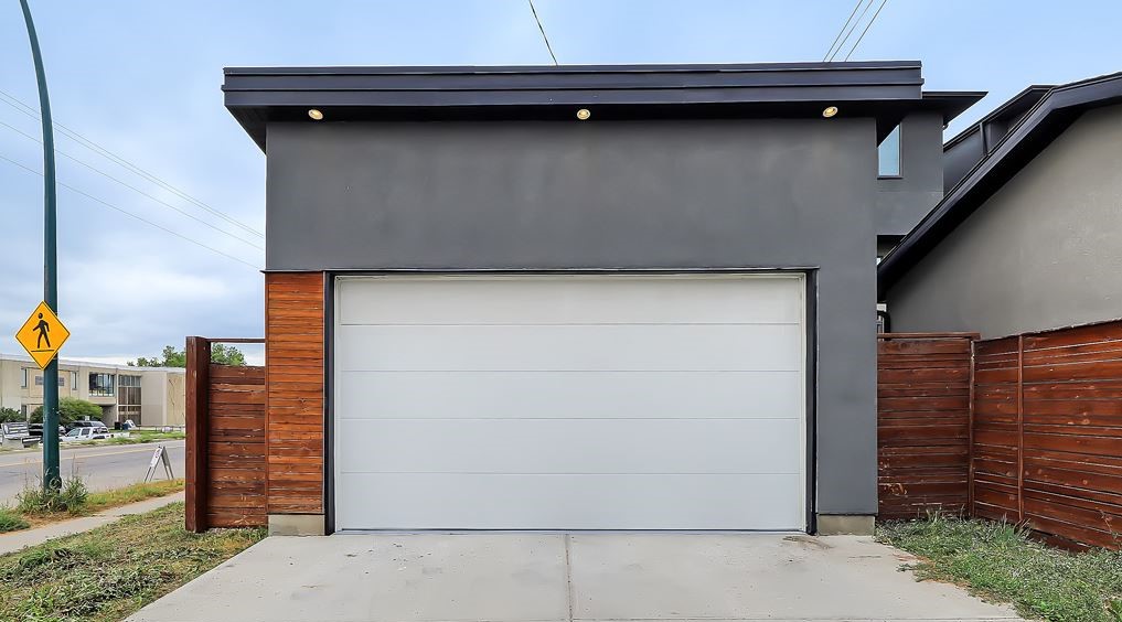 Calgary double-car garage builder professional